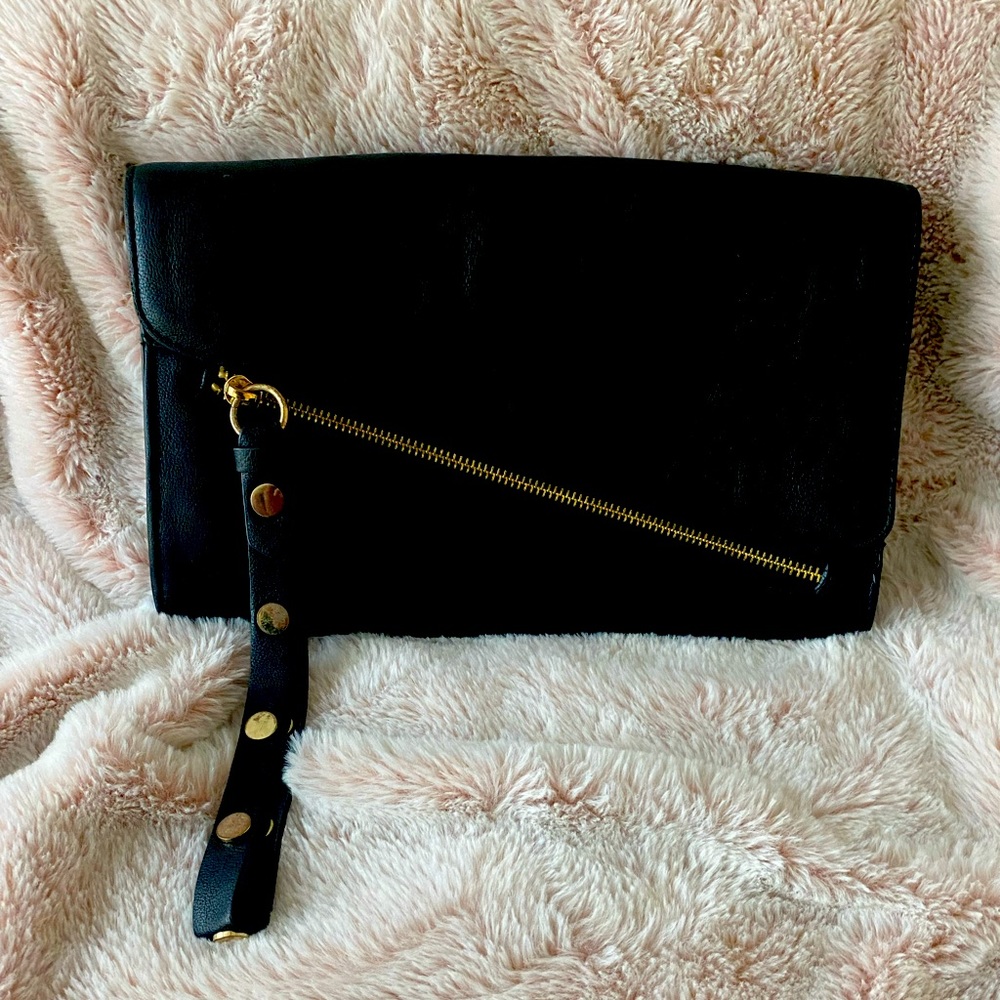 BLACK CLUTCH
